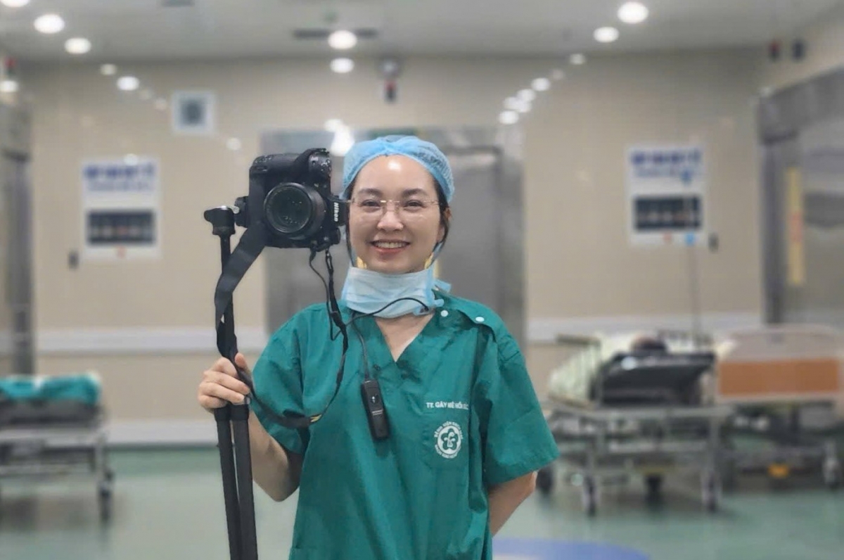 Người lưu giữ những khoảnh khắc sinh tử trong phòng phẫu thuật ở bệnh viện